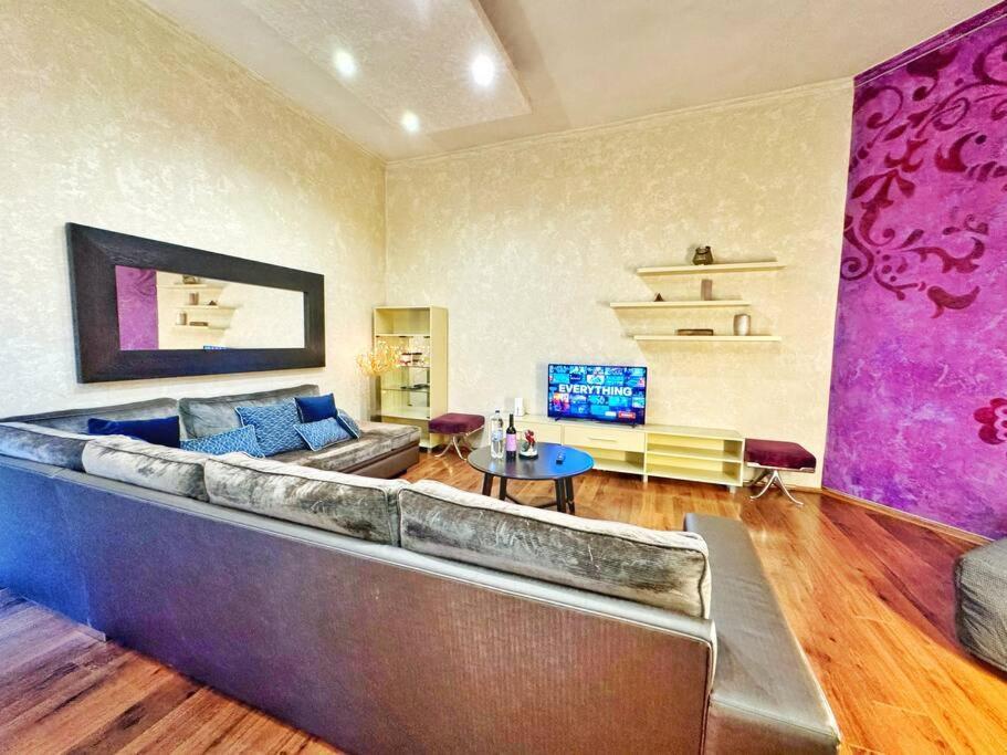 Ultra Central Apartment / 10 Ppl Budapest Eksteriør bilde